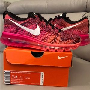 Nike Flyknit Max